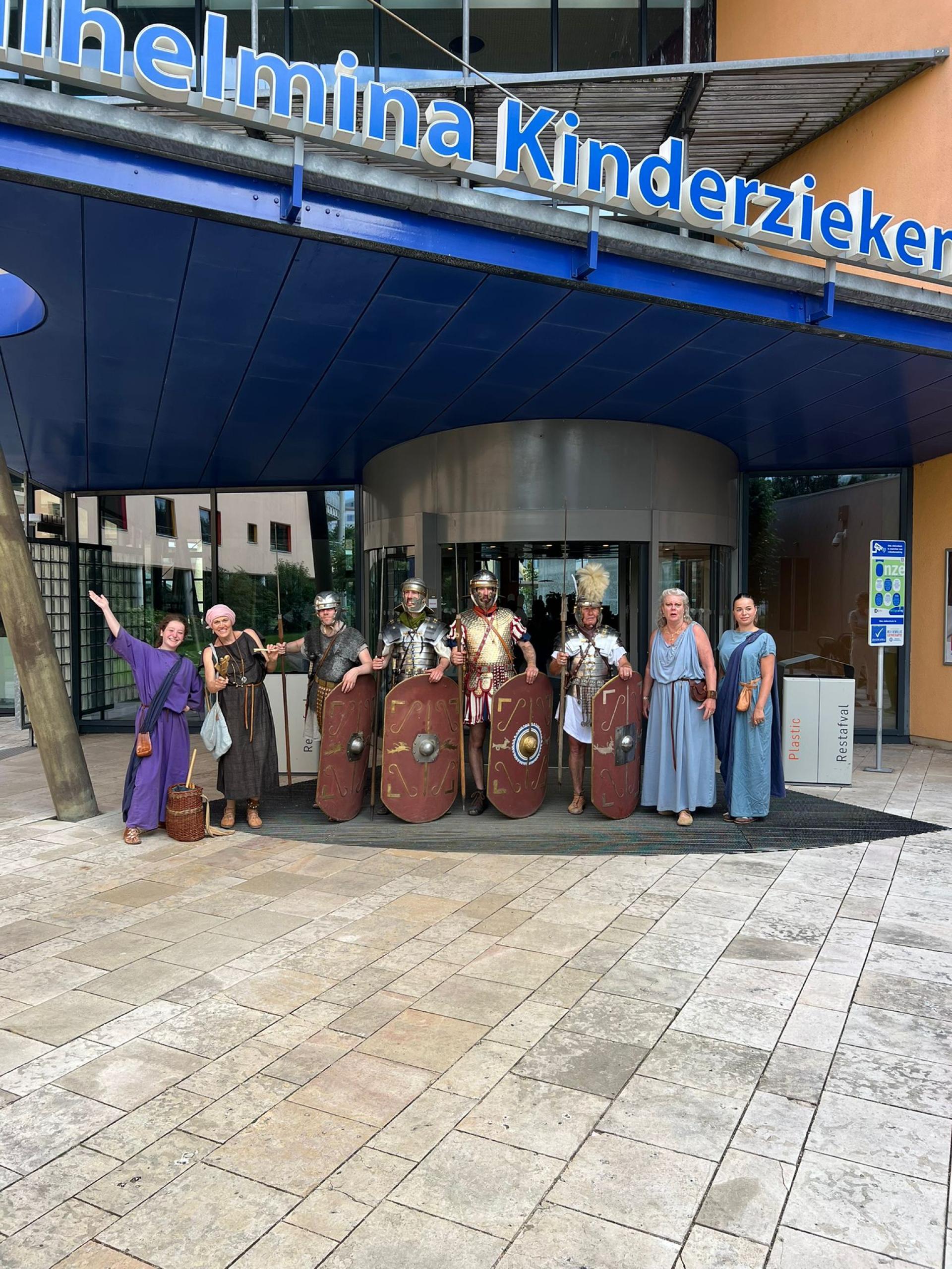 Romeinen bezoek Wilhelmina Kinderziekenhuis