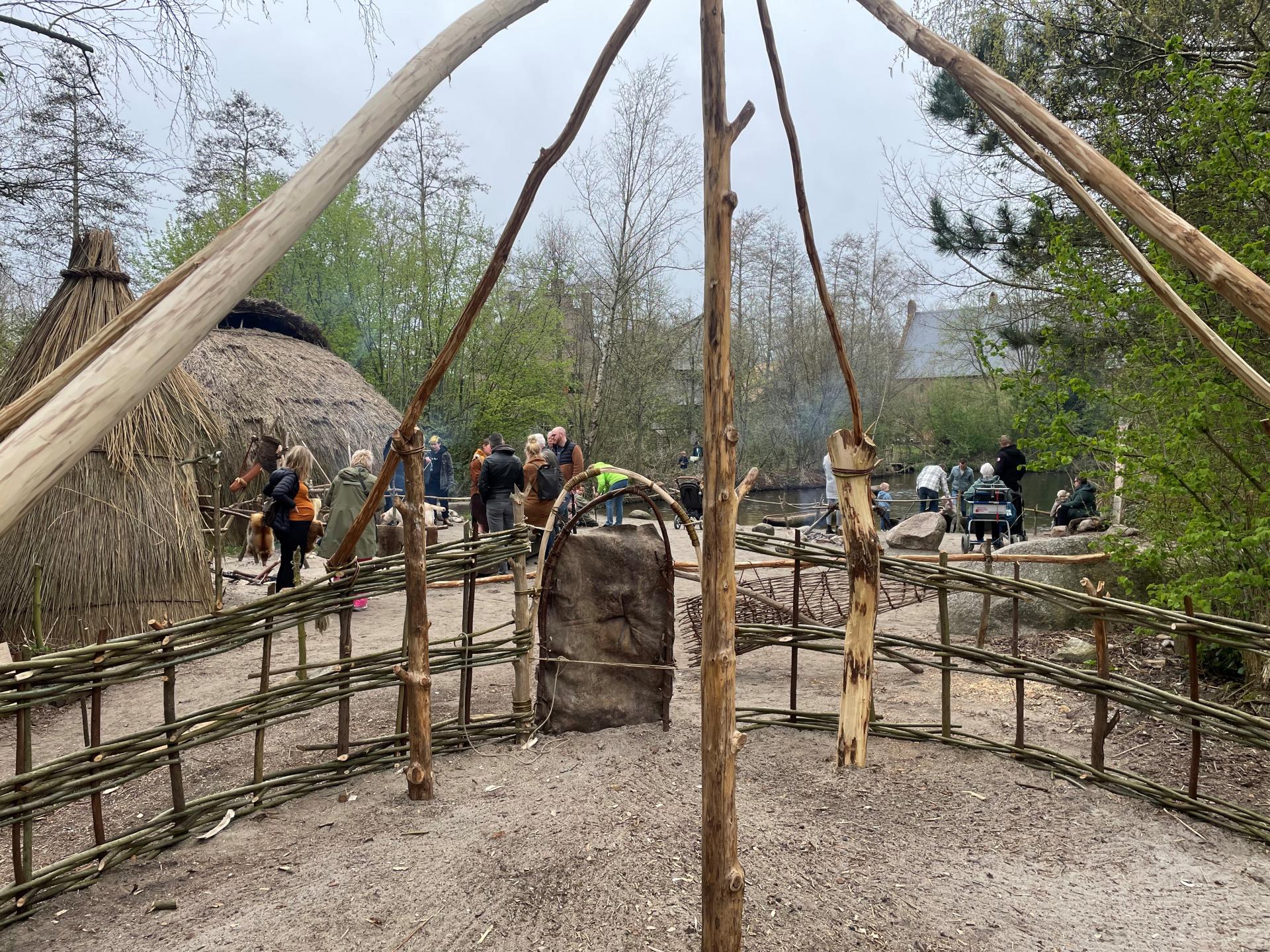 Nieuwe reconstructie in Mesolithicum Archeon